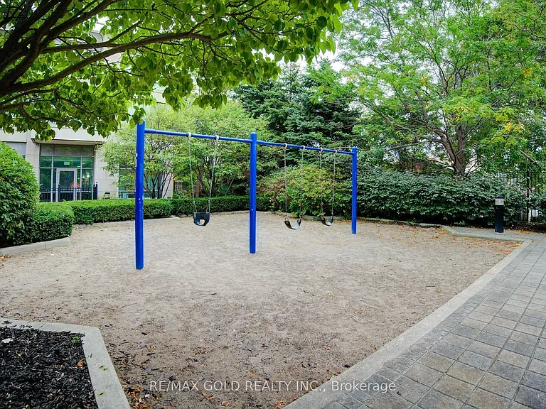 3504 Hurontario St #1607 — Photo 36