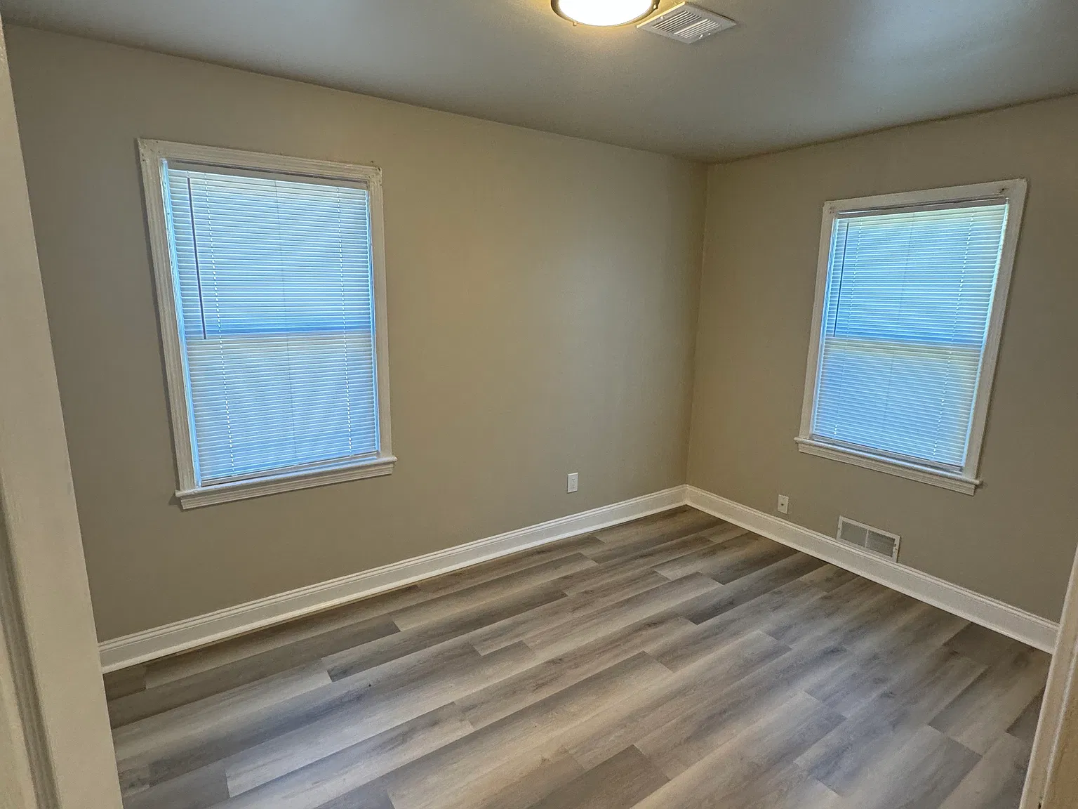 1222 Simms Pl NE — Photo 3