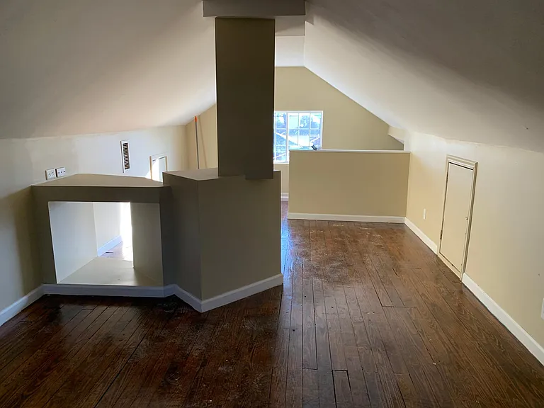 923 E Berwyn St — Photo 8
