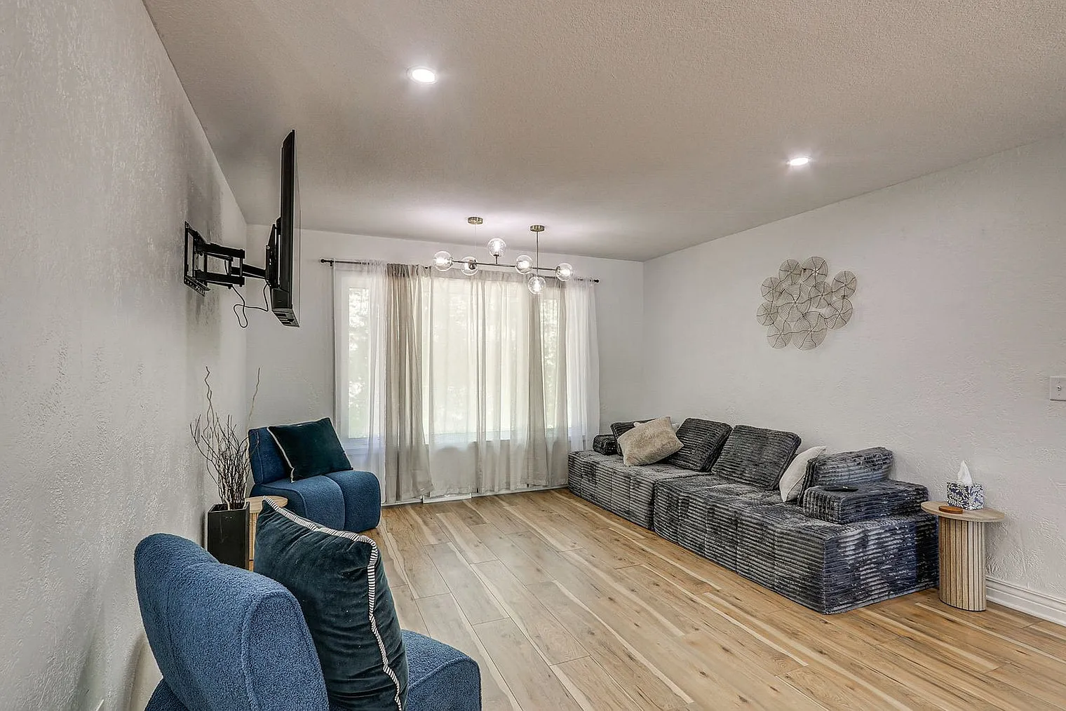 4 bed, 3.0 bath, 4531 sqft, $5,837 — Photo 2