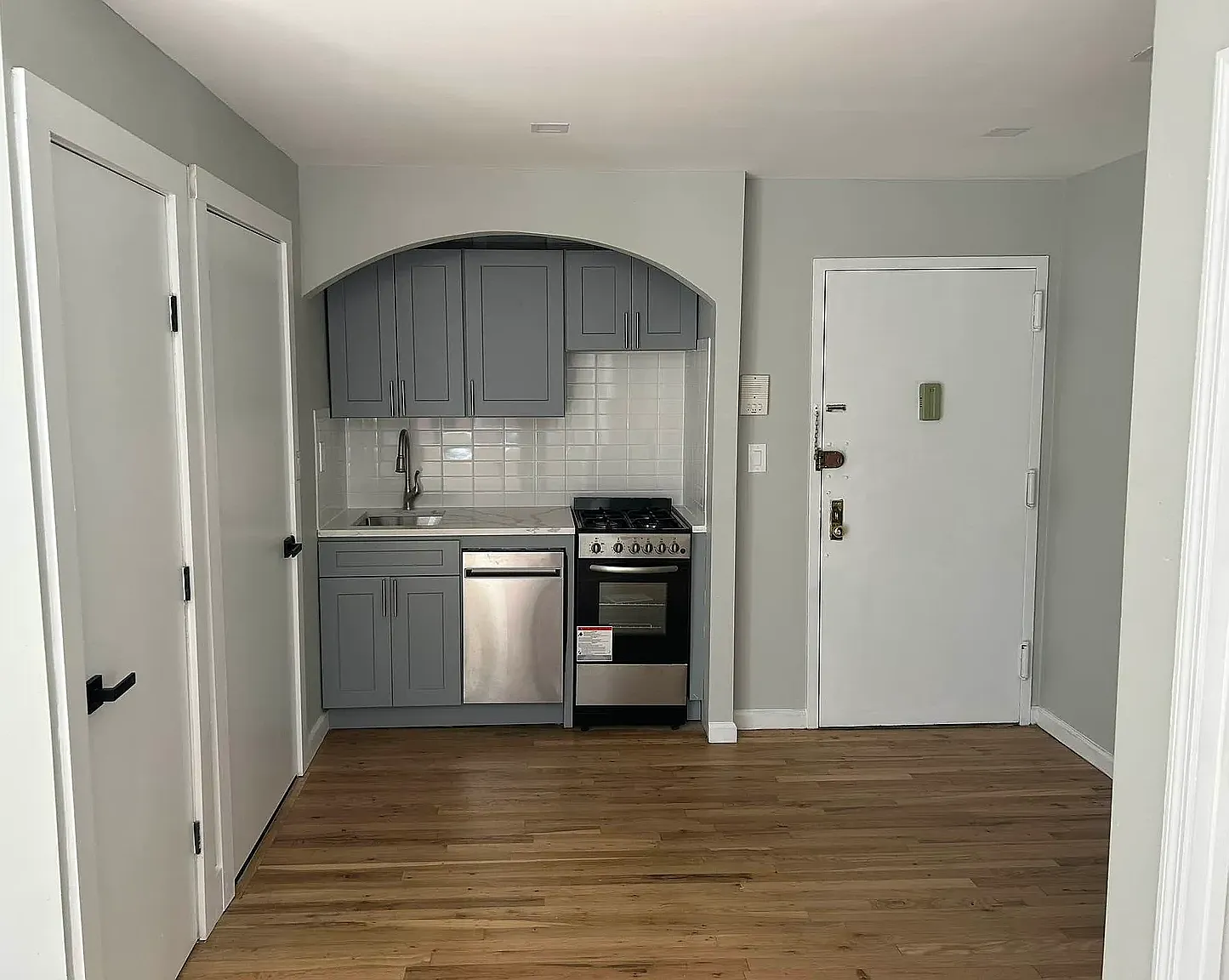 26 Clinton Street — Photo 1