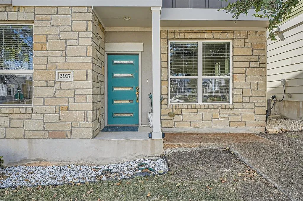 2 bed, 2.5 bath, 1220 sqft, $2,400 — Photo 3