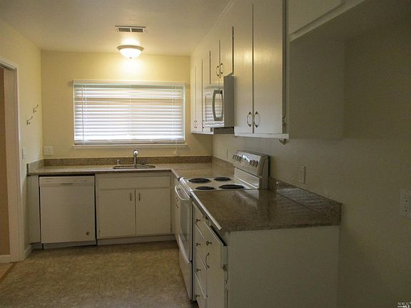 3rd image of 202 Grand Canyon Dr