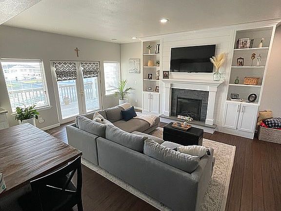 3rd image of 189 Lakeshore