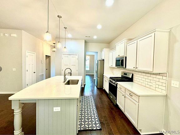 4th image of 9147 Crescent Lodge Cir