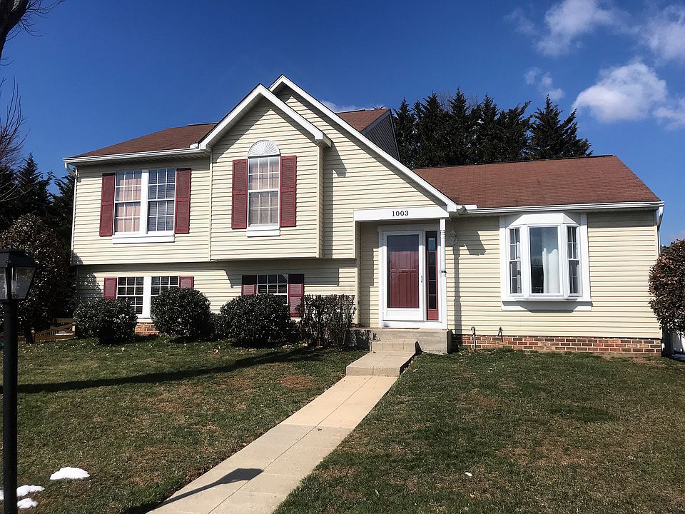 1st image of 1003 Olivier Cir
