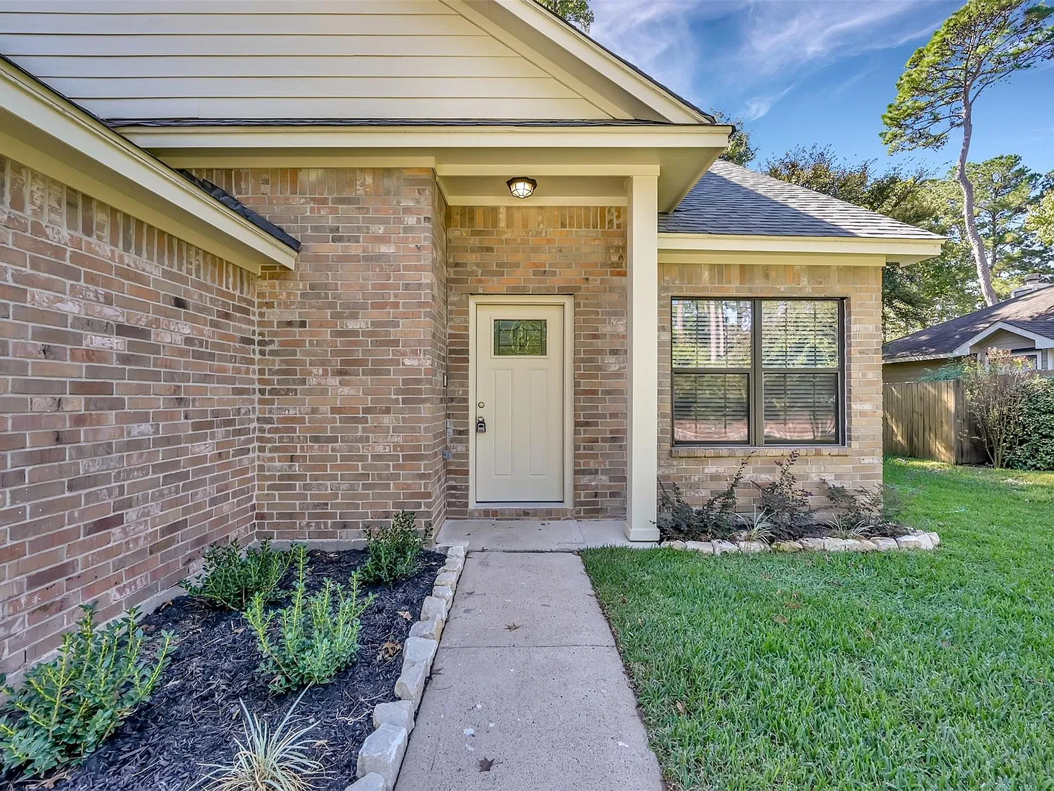 4 bed, 2.5 bath, 1846 sqft, $1,900 — Photo 4
