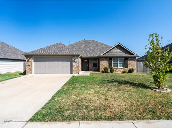 1907 E Hudson Dr, Siloam Springs, AR 72761