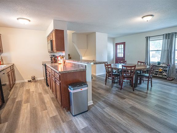 4th image of 420 W Mills St