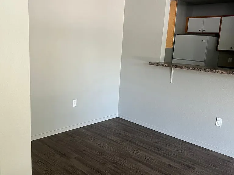 Northwest Pointe Apartments — Photo 14