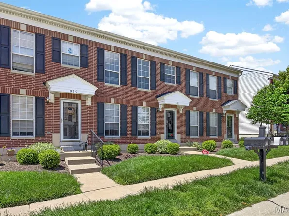 821 Brookmead Dr, O'Fallon, MO 63366