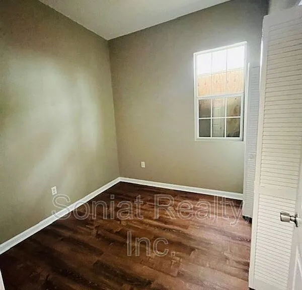2645 N Galvez St — Photo 5