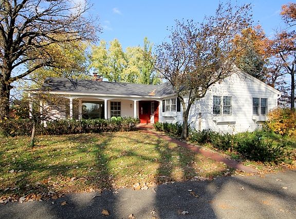 3rd image of 100 Brookwood Ln
