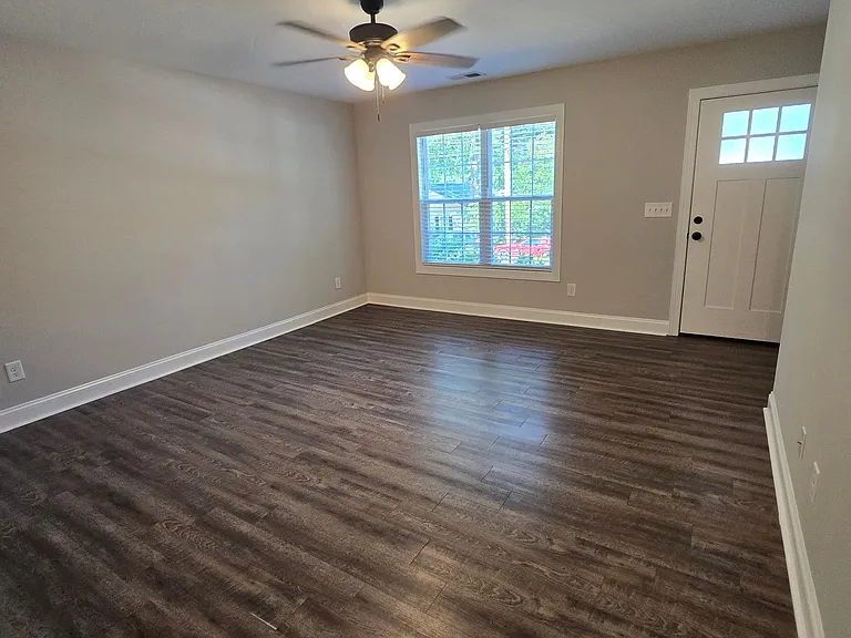 404 S Rose Ave — Photo 8