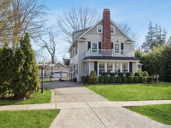 132 Brook Street, Garden City, NY 11530
