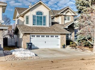 9 Nottingham Bay, Strathcona County, AB T8A 5Z6