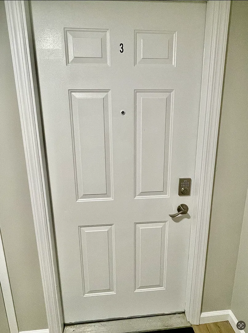 628 Steele Street — Photo 2