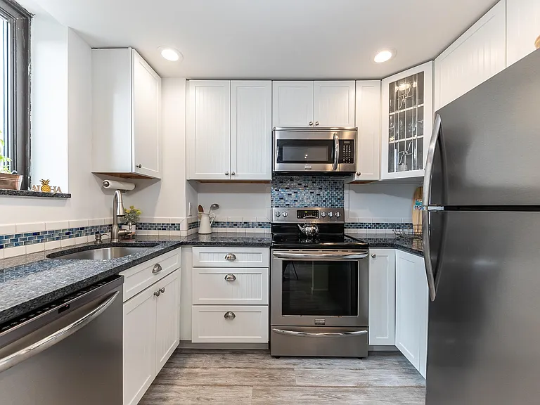 100 W Broadway #1H — Photo 8
