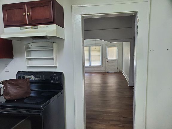 5th image of 619 W Myrtle St