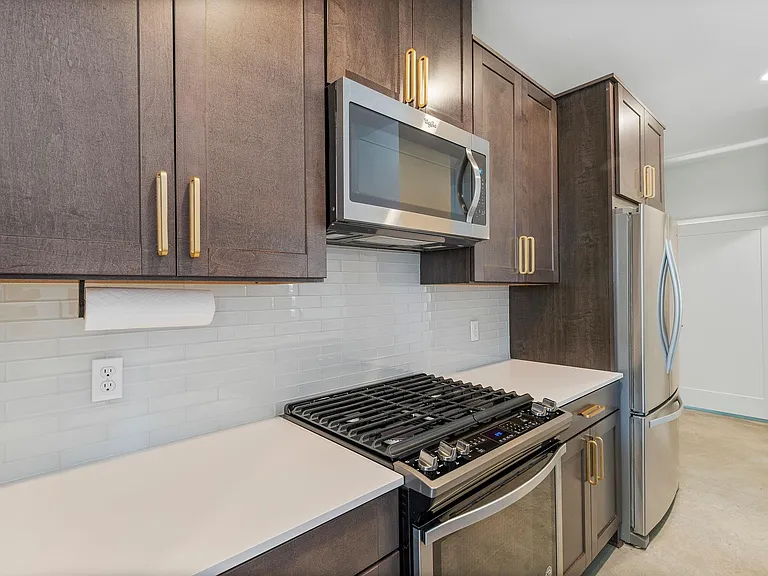 2101 Montopolis Dr #11 — Photo 11