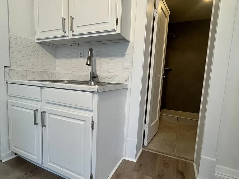 126 Waterloo Ave #3 — Photo 2