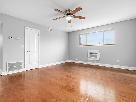 5th image of 1580 E Mound St Unit K