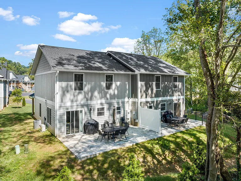 409 Little Sycamore Ln — Photo 4