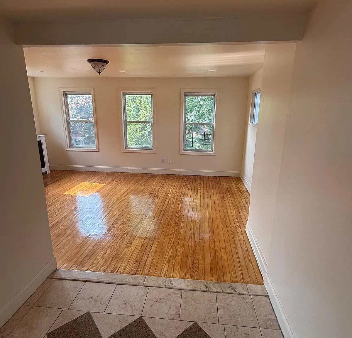 1 bed, 700 sqft, $2,734 — Photo 3