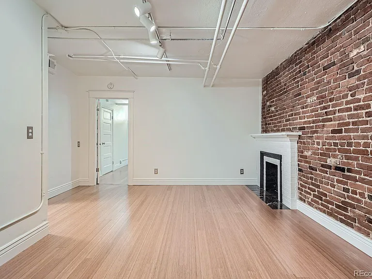 954 N Pearl St #B — Photo 6