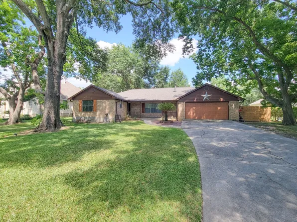 10282 Valley Dr S, Willis, TX 77318