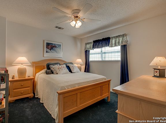 5th image of 700 Ramblewood Dr