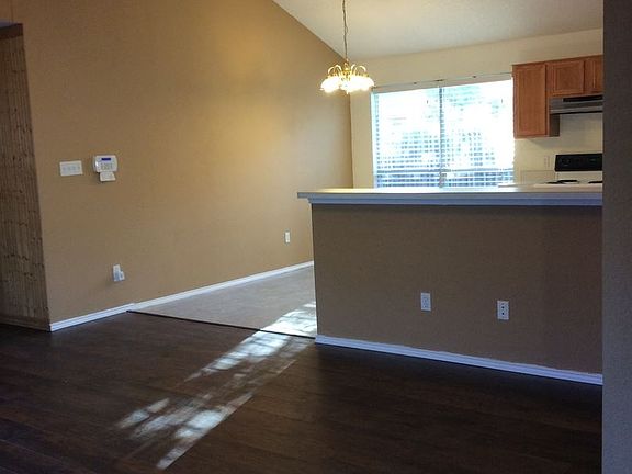4th image of 1020 Sandalwood Dr