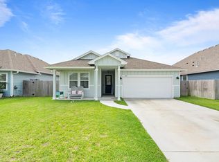 106 Shady Terrace Ln, Rockport, TX 78382