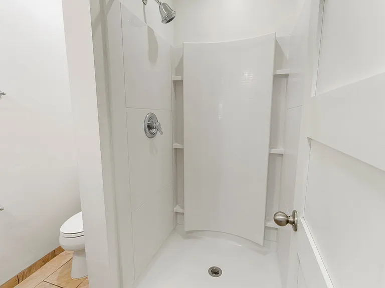 1121 E 9th St #1 — Photo 13