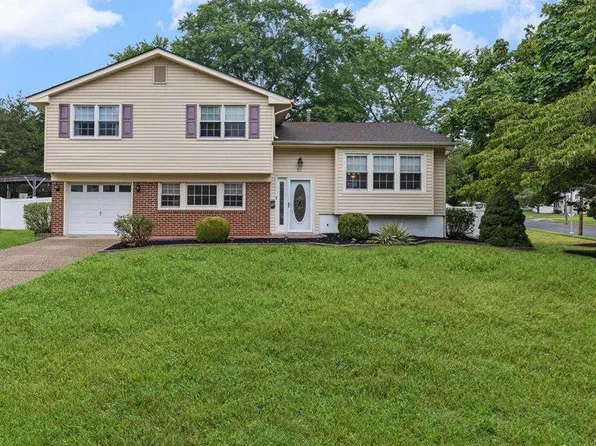 30 Dogwood Ln, Turnersville, NJ 08012