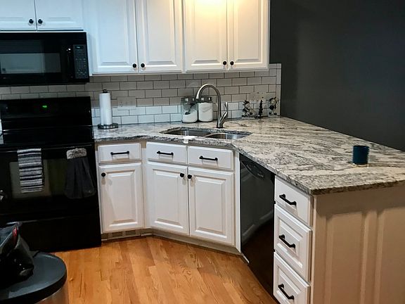 3rd image of 3765 Savannah Cir