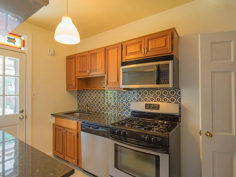202 S Courthouse Rd — Photo 9