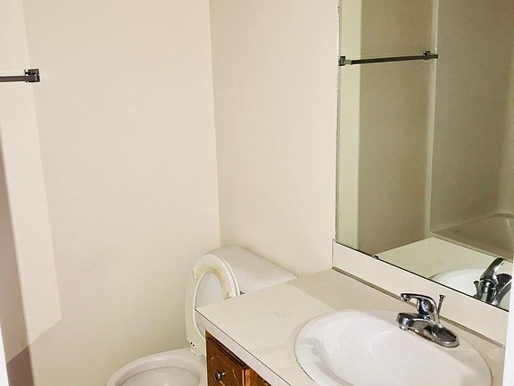 4th image of 2375 Vineyard Dr APT H8