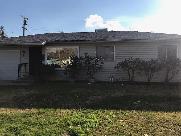 502 W Beverly Dr — Photo 1