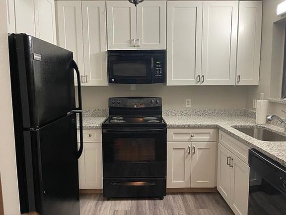 3rd image of 340 Silversmith Ln
