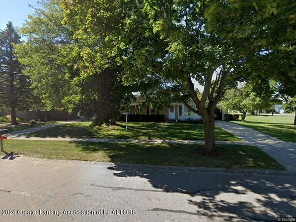 706 Harvest Ln, Lansing, MI 48917