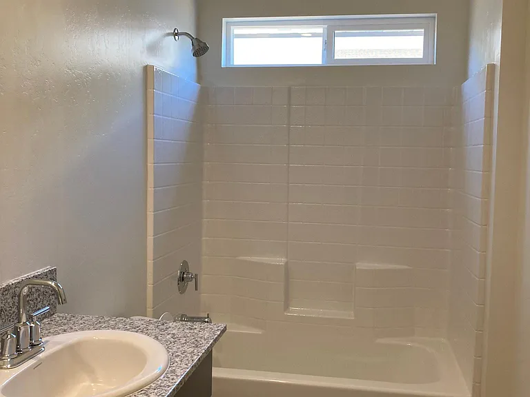 15016 Winslow Way — Photo 9