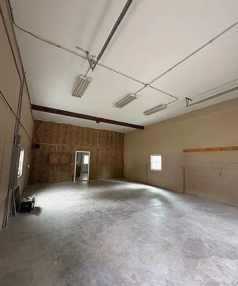 6640 N Ridge Rd W — Photo 10