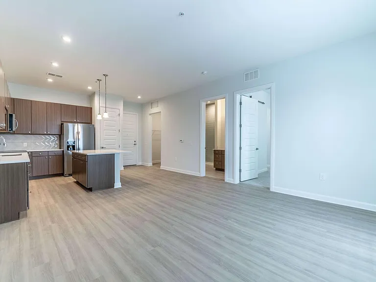 Quinn Apartments — Photo 9