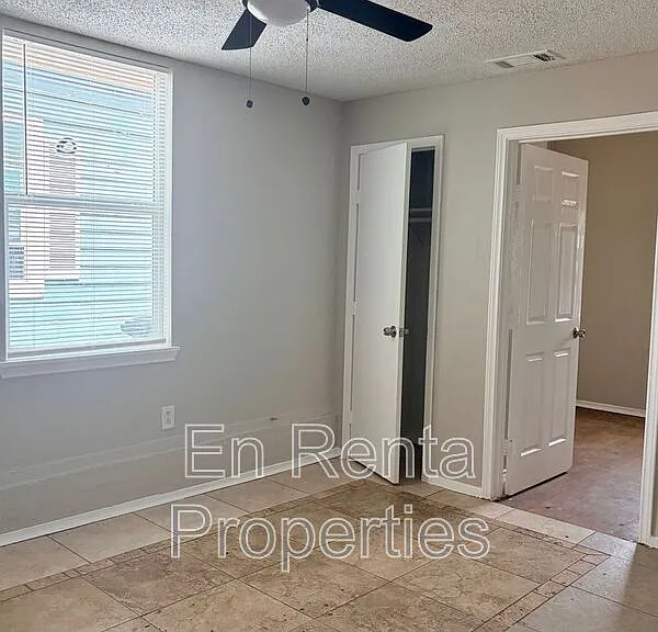 601 W Beach St — Photo 12