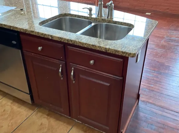 305 S Lincoln St APT B, Bloomington, IN 47401