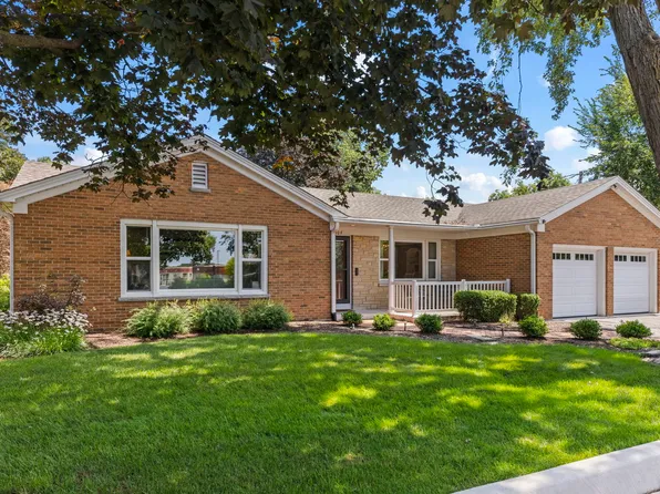 304 S Loomis St, Naperville, IL 60540