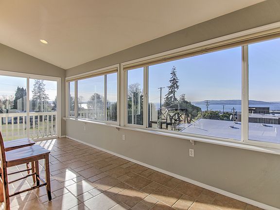 Solarium w/ Sound Views