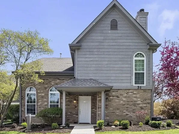 31 Foxcroft Rd #103, Naperville, IL 60565