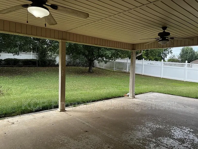 2109 Barrington Dr — Photo 30